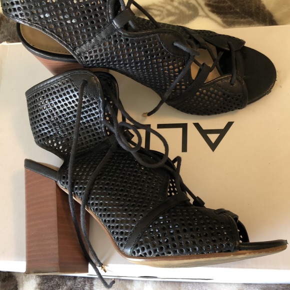 Comfortable heels - Picture 2 of 3